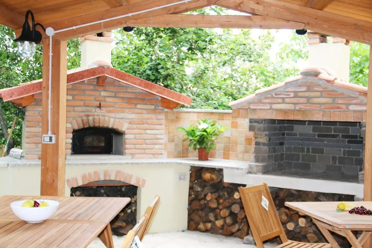Casa Vacanze Il Giardino - Appartamento Castagno Aritzo Italia